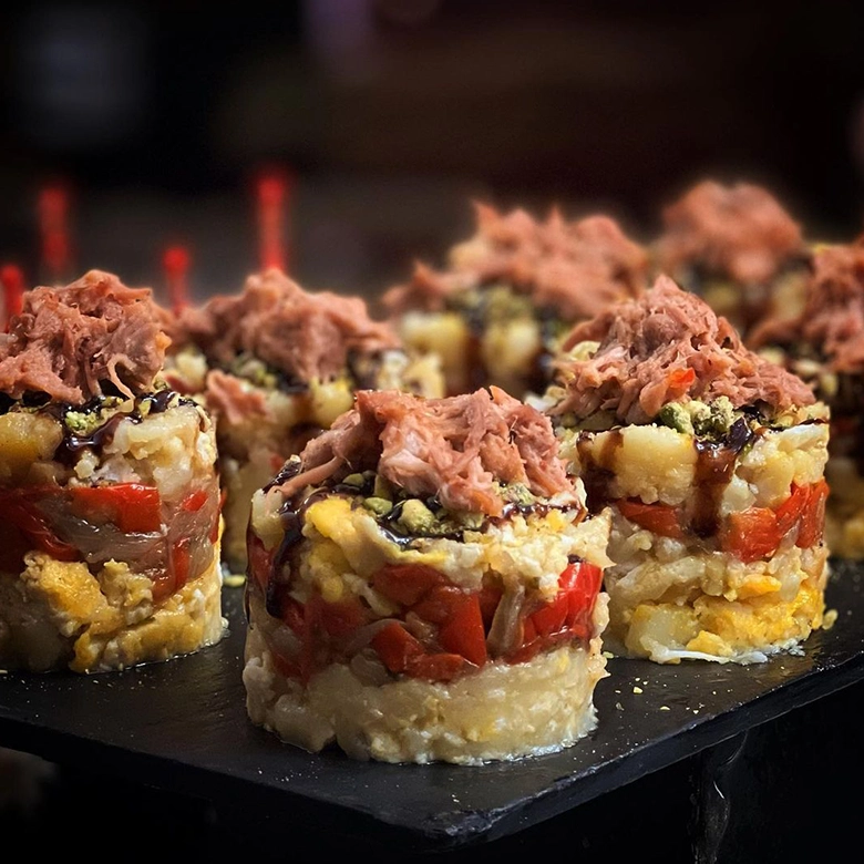 plato de pizarra con tapas